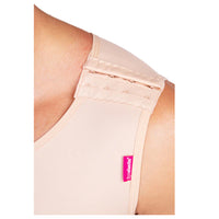 Close-up of adjustable shoulder straps with hook-and-eye closure on Lipoelastic MTm Comfort vest