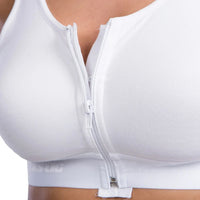 Close-up of LIPOELASTIC PI Special bra front zipper fastening